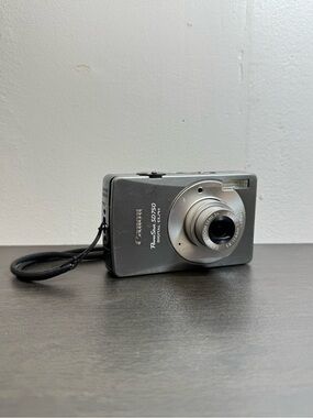 Canon PowerShot SD750 7.1MP Digital Elph Camera 3x Zoom Silver w/ Battery